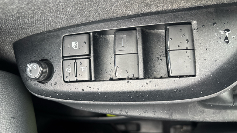 Toyota Yaris 1.5 Hybrid Design 5dr CVT Hybrid Hatchback